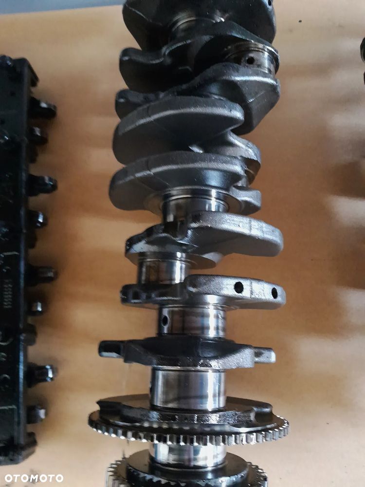 Wał korbowy VW T5 2.5 TDI - 2