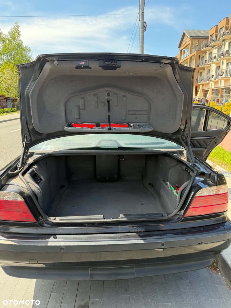 BMW Seria 7 740i - 25