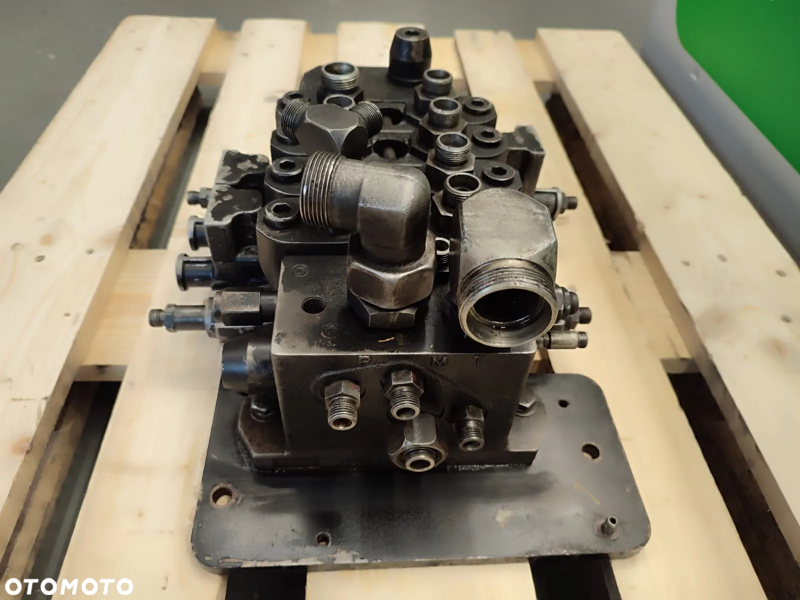 Rozdzielacz hydrauliczny 08105220 Manitou MLT 737 - 5