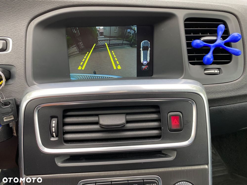 Volvo V60 D4 Momentum - 8