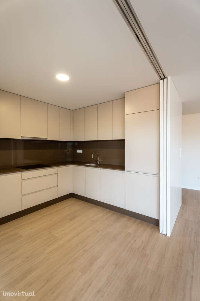 Apartamento T3 com 140 m2 mais 16m2 de varanda e garagem - Grande imagem: 2/39