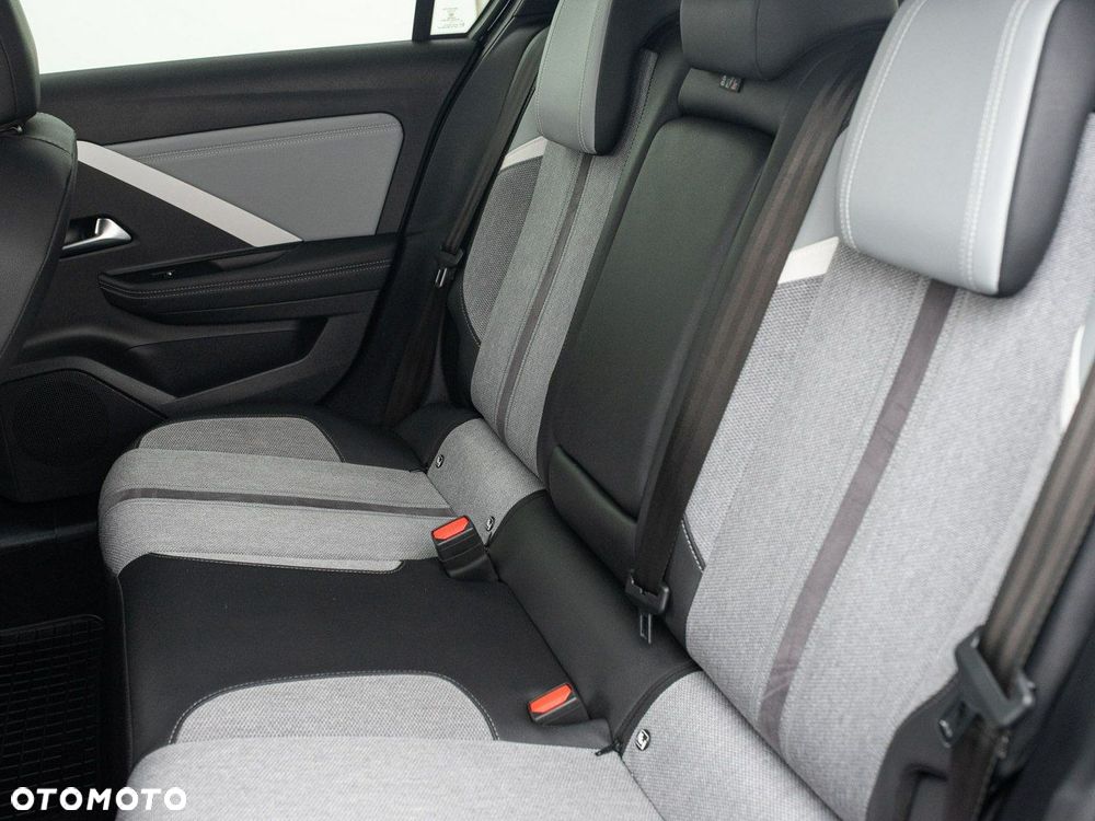 Opel Astra 1.2 T Elegance S&S - 25