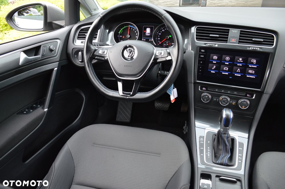 Volkswagen Golf - 21