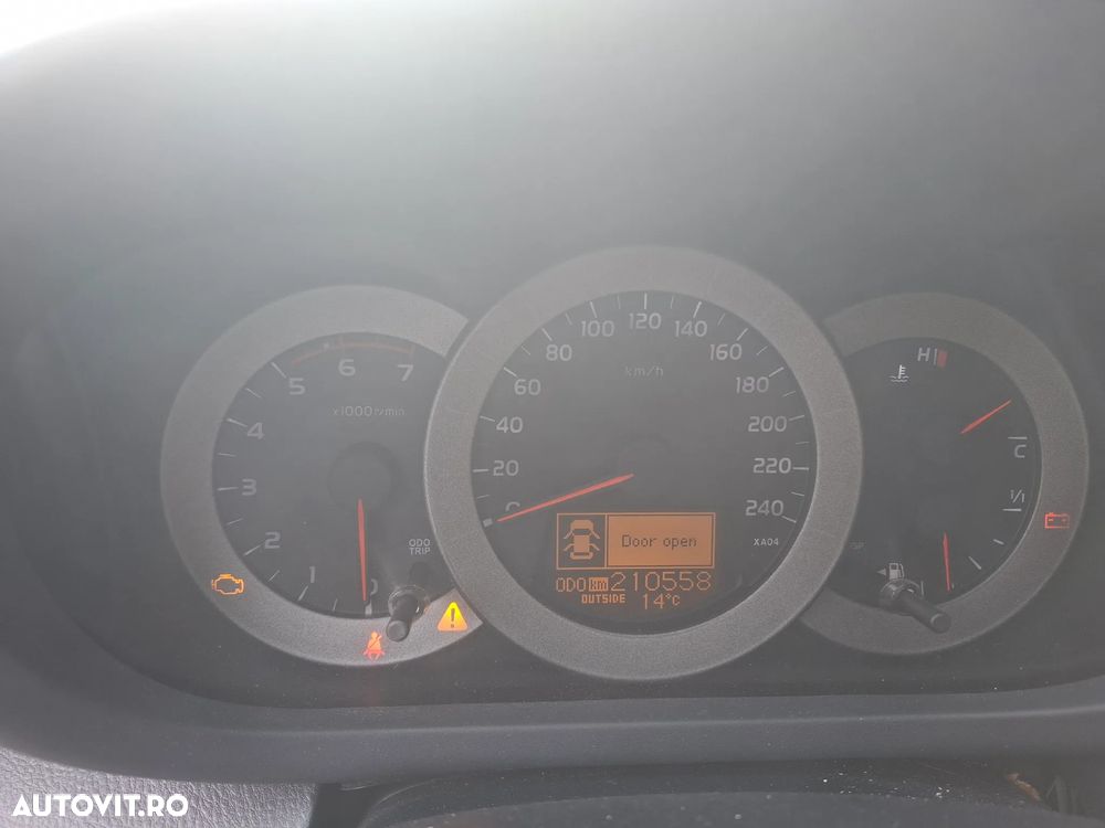 Toyota RAV4 2.2 D-4D Luxury City - 15