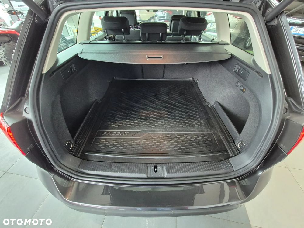 Volkswagen Passat - 31
