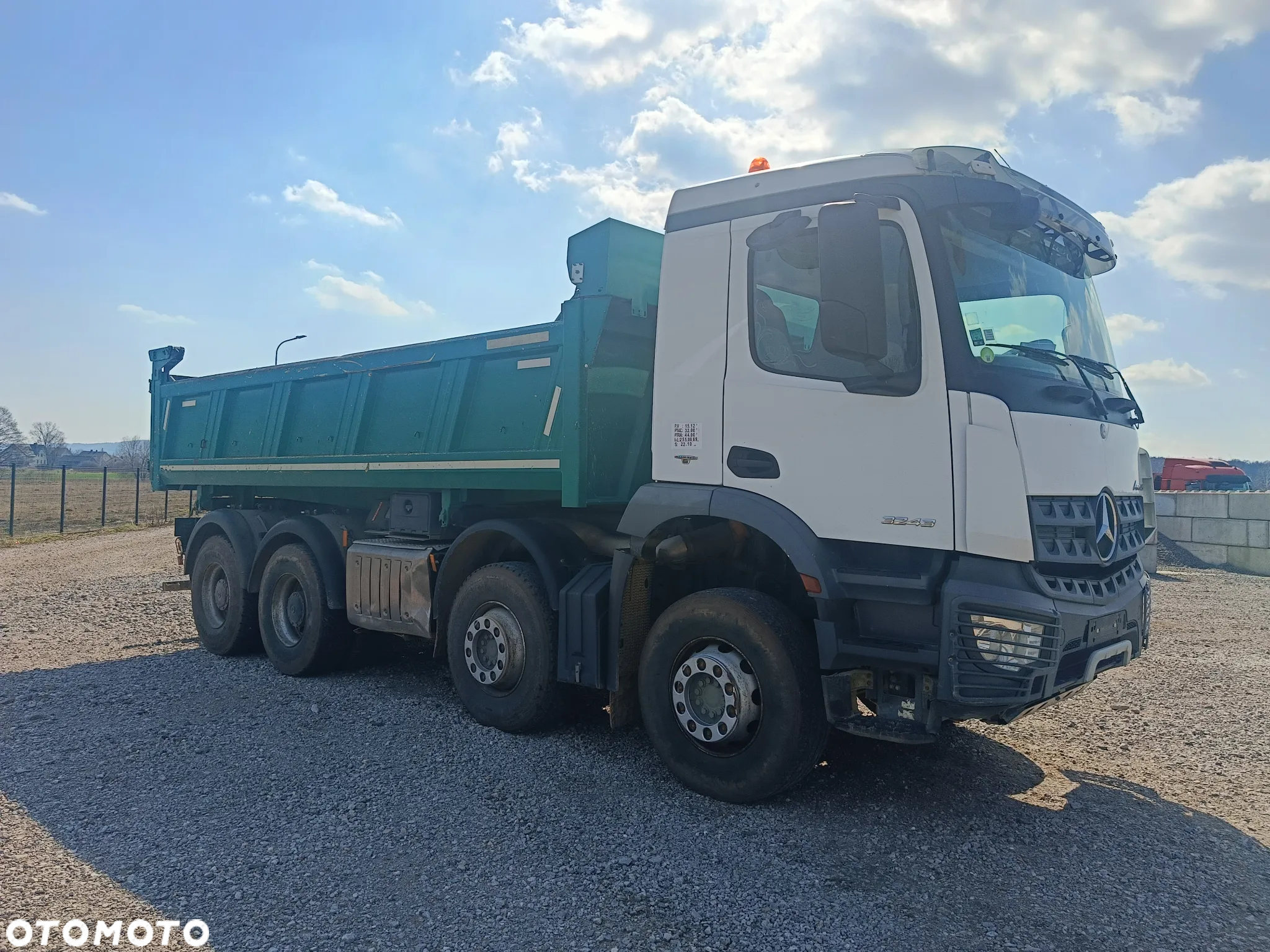 Mercedes-Benz Arocs 3243 - 5