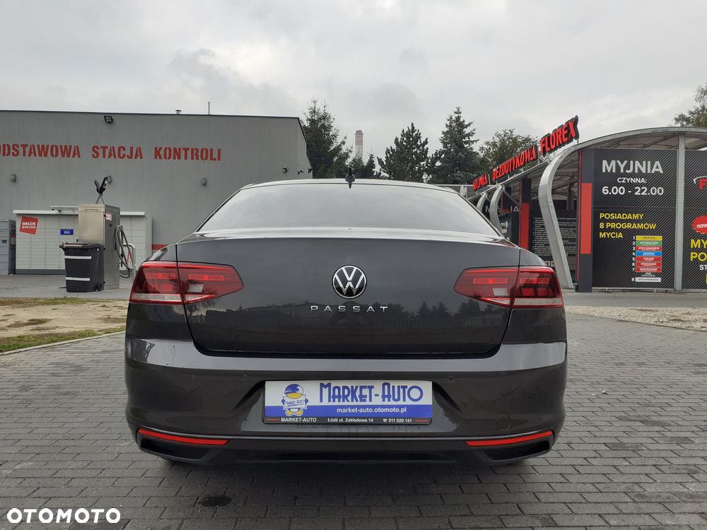 Volkswagen Passat - 4