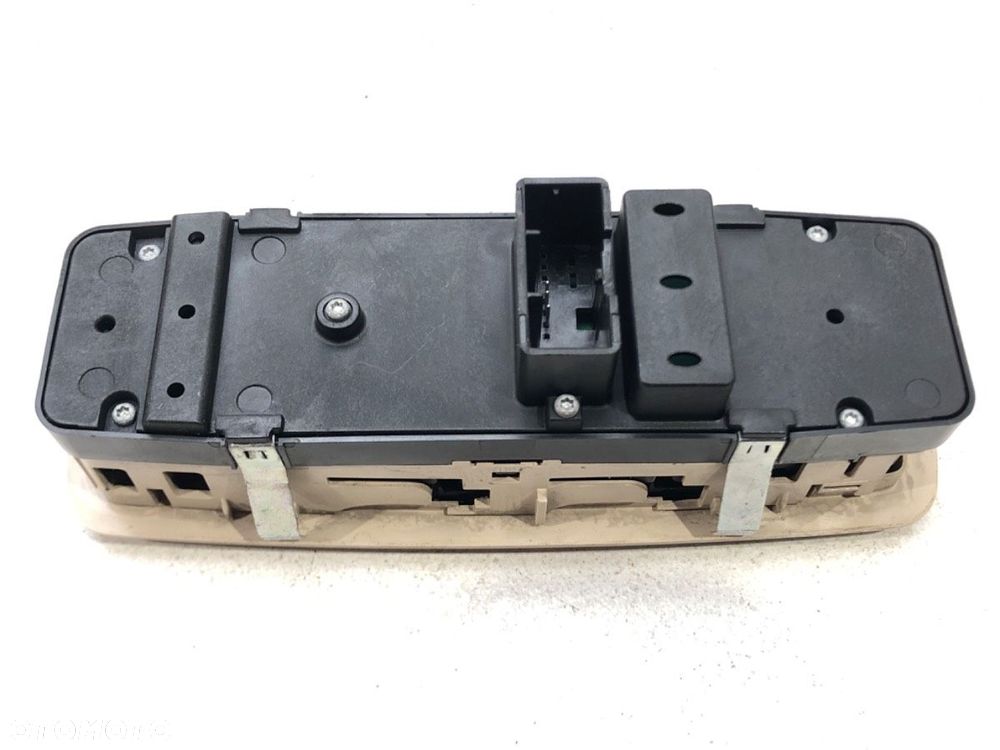 PRZEŁĄCZNIK SZYB  MASERATI QUATTROPORTE VI 2012 - 2022 3.0 S Q4 302 kW [411 KM] benzyna 2013 - - 3