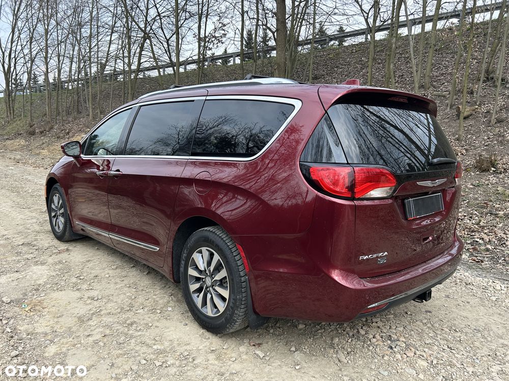 Chrysler Pacifica - 4