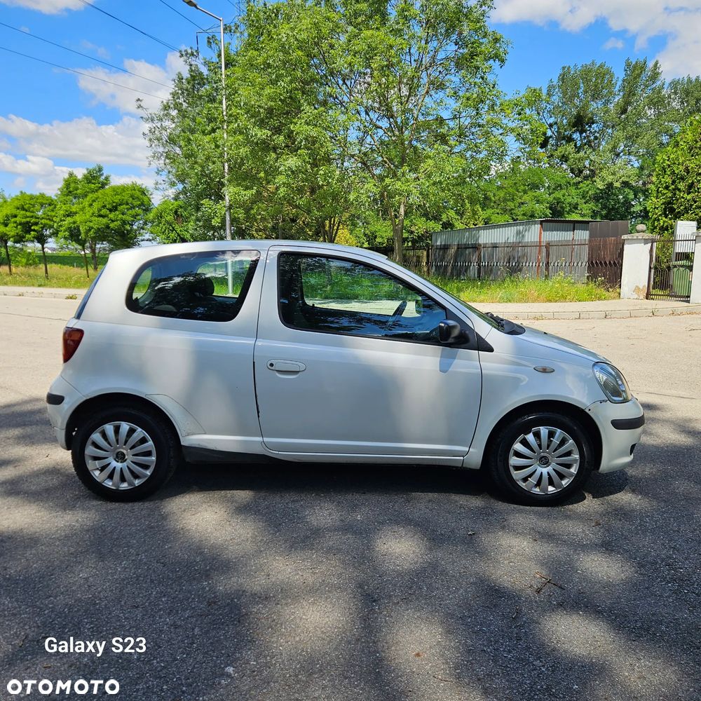 Toyota Yaris 1.0 - 8