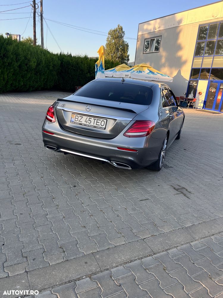 Mercedes-Benz E 220 d 4Matic 9G-TRONIC AMG Line - 4