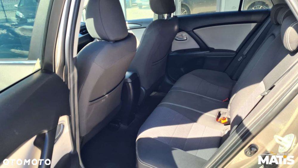 Toyota Avensis - 11