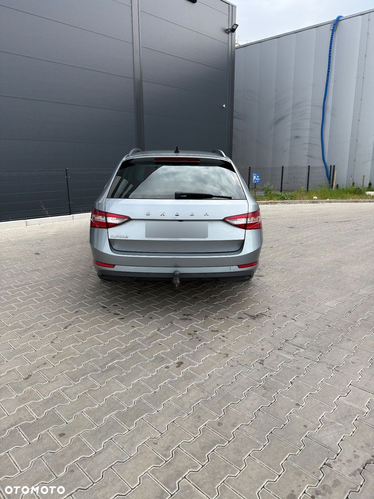 Skoda Superb 2.0 TDI DSG Ambition - 6