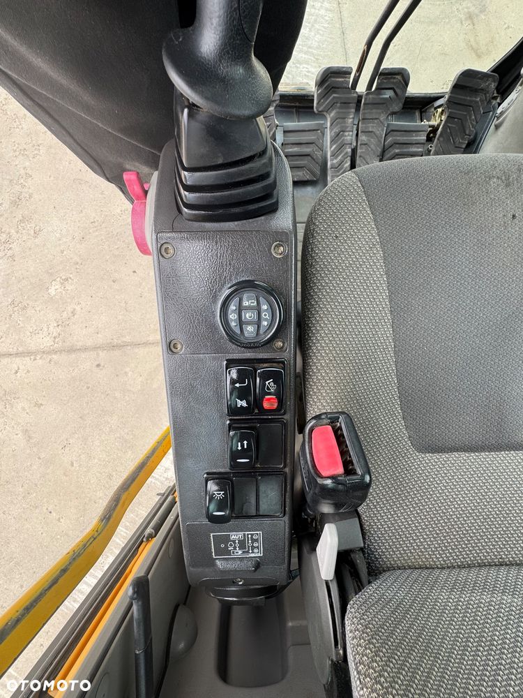 Volvo EC 240 CNL - 33