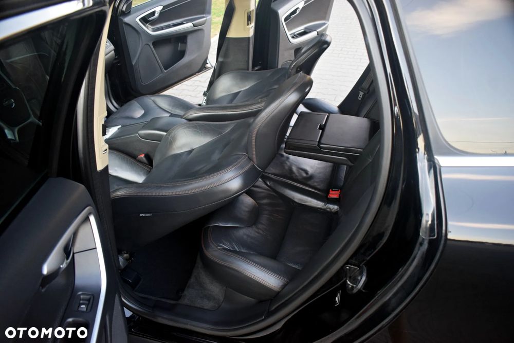 Volvo XC 60 3.2 AWD RDesign - 34