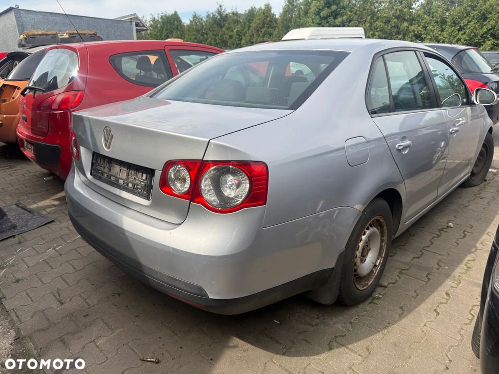 VW JETTA 1.9 TDI BXE Skrzynia Zderzak Drzwi Lampa - 2