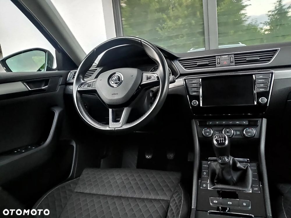 Skoda Superb 2.0 TDI Premium Edition - 13