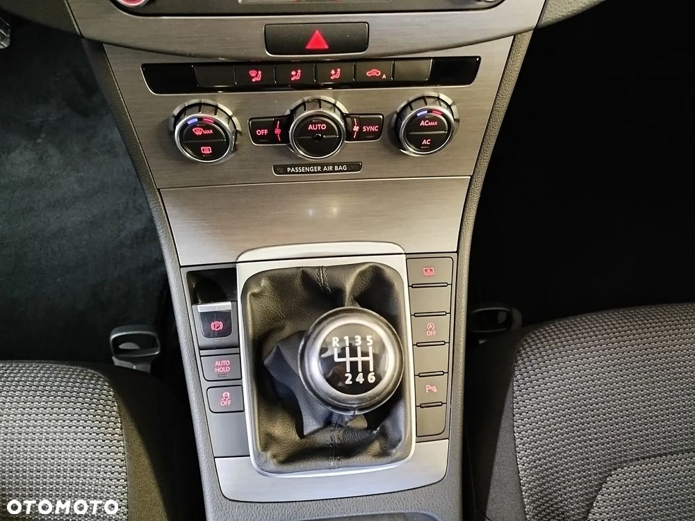 Volkswagen Passat 2.0 TDI Highline - 19