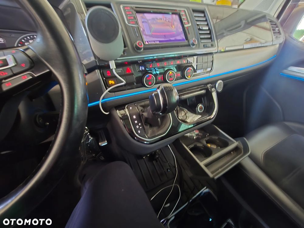 Volkswagen Multivan - 17