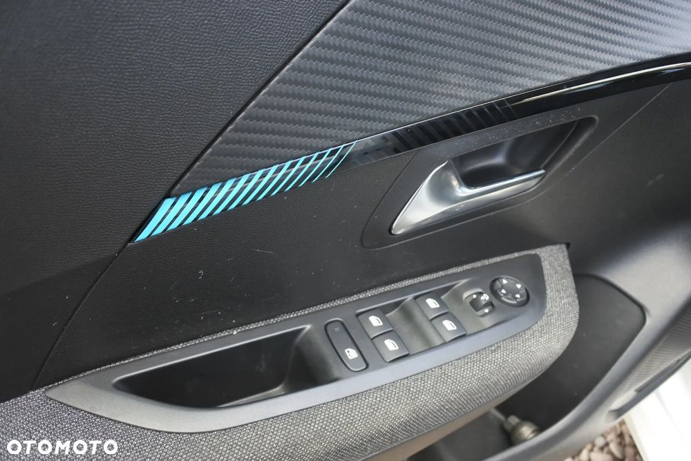 Peugeot 208 1.2 PureTech Allure S&S EAT8 - 17