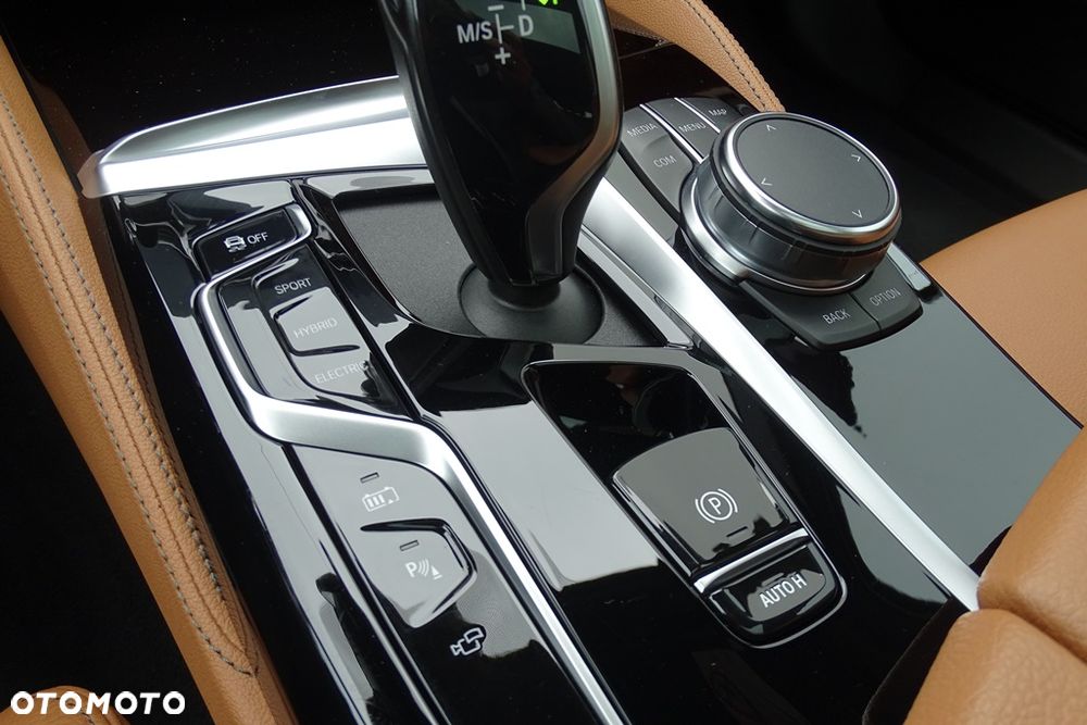 BMW Seria 5 530e xDrive M Sport sport - 35