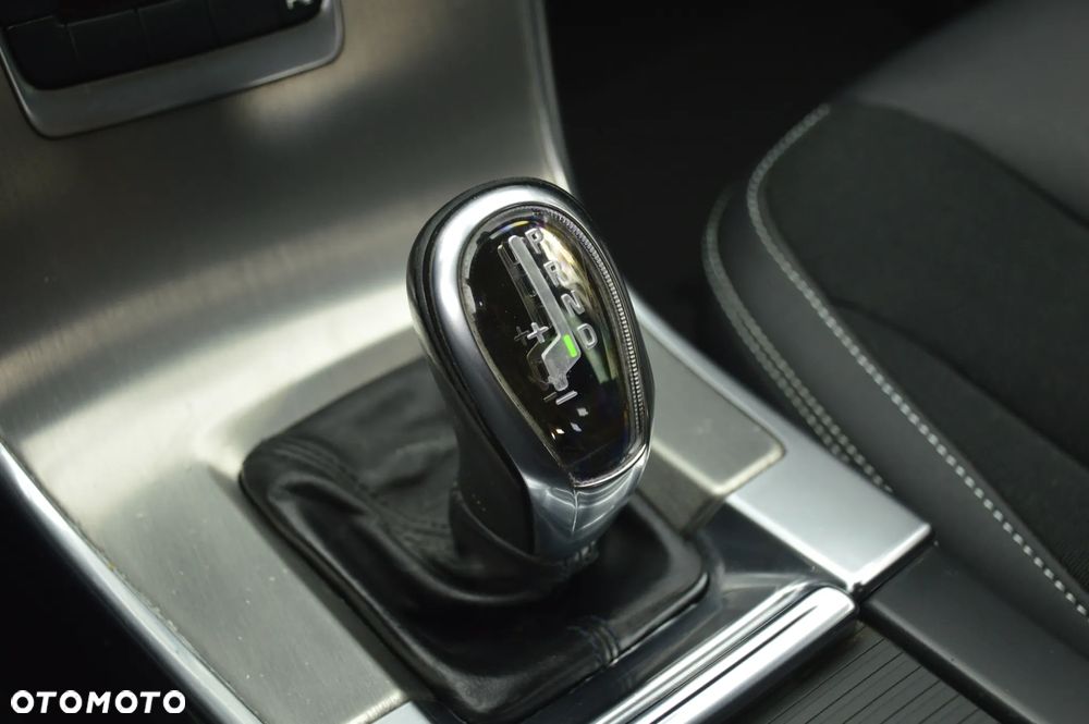 Volvo XC 60 D4 AWD Geartronic Momentum - 32