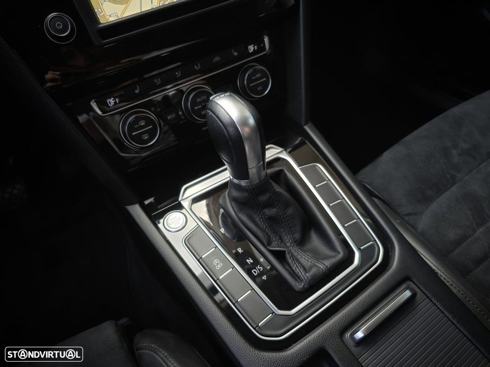 VW Passat Variant 2.0 TDi Highline DSG - 26