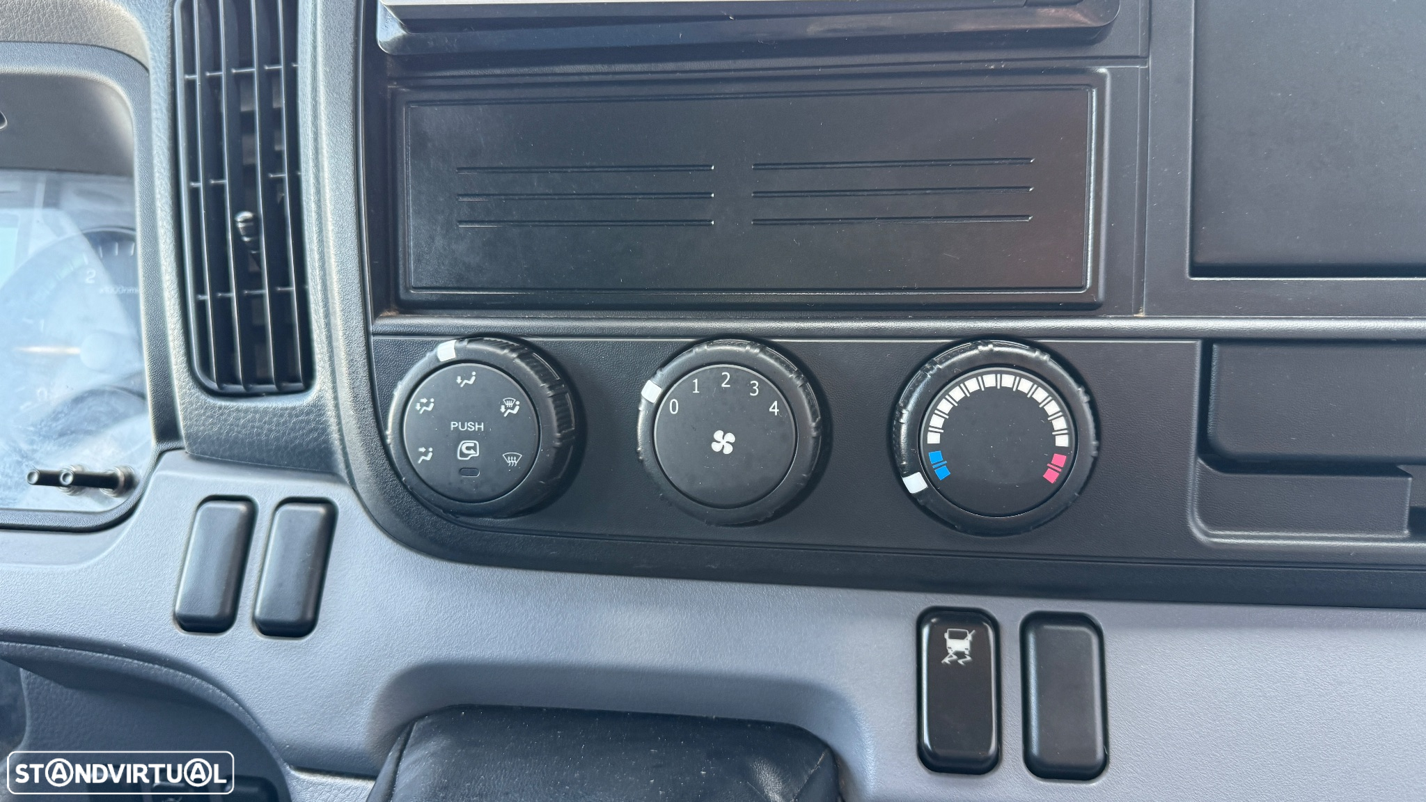 Mitsubishi Canter 3C13 C/Lonas - 12