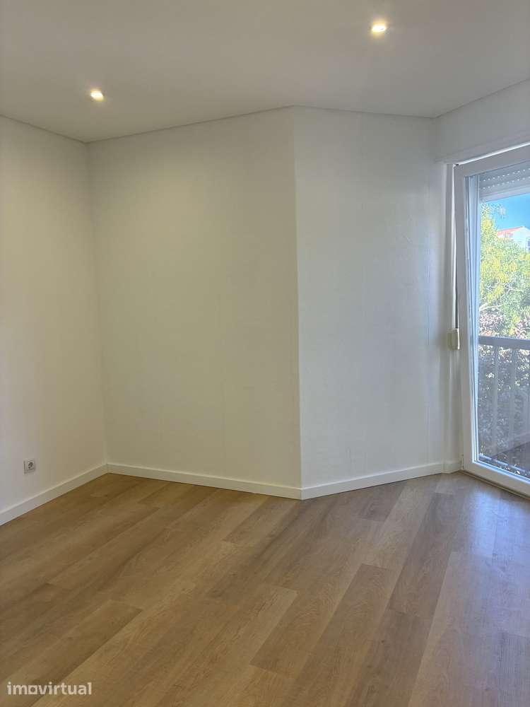 Apartamento T2 em Carcavelos, pronto a habitar - Grande imagem: 4/13