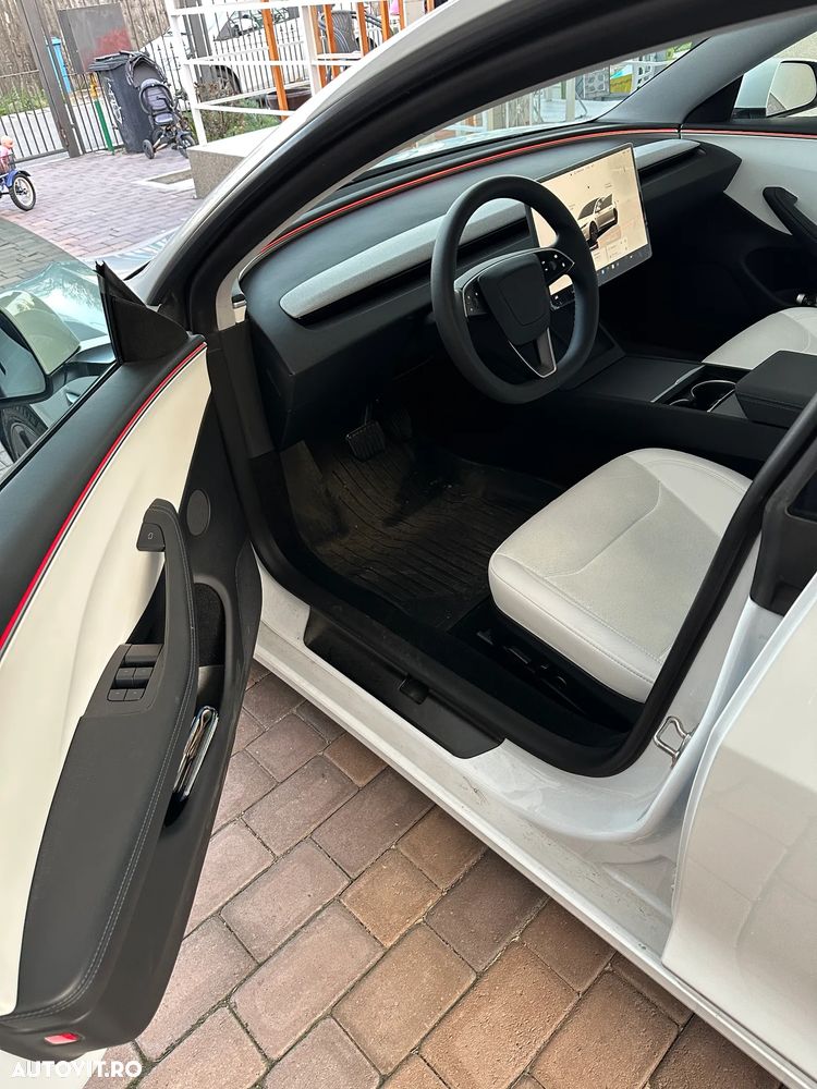 Tesla Model 3 - 6