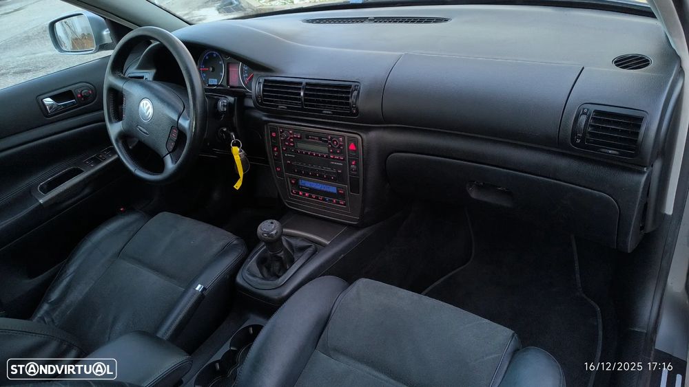 VW Passat 1.9 TDi Highline - 42