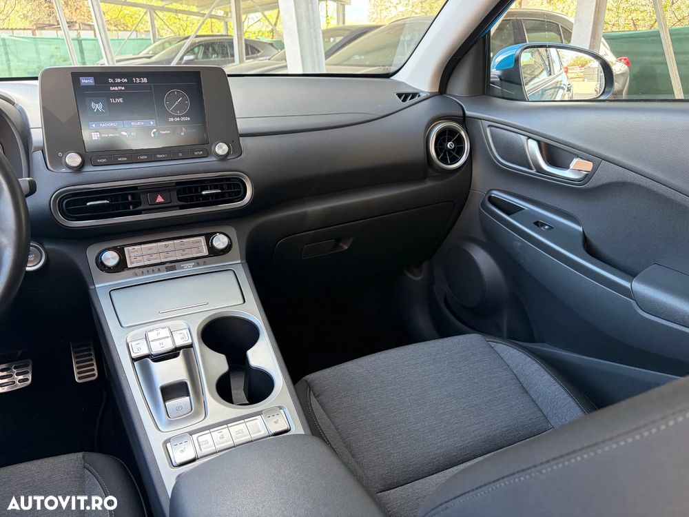 Hyundai KONA Select - 25