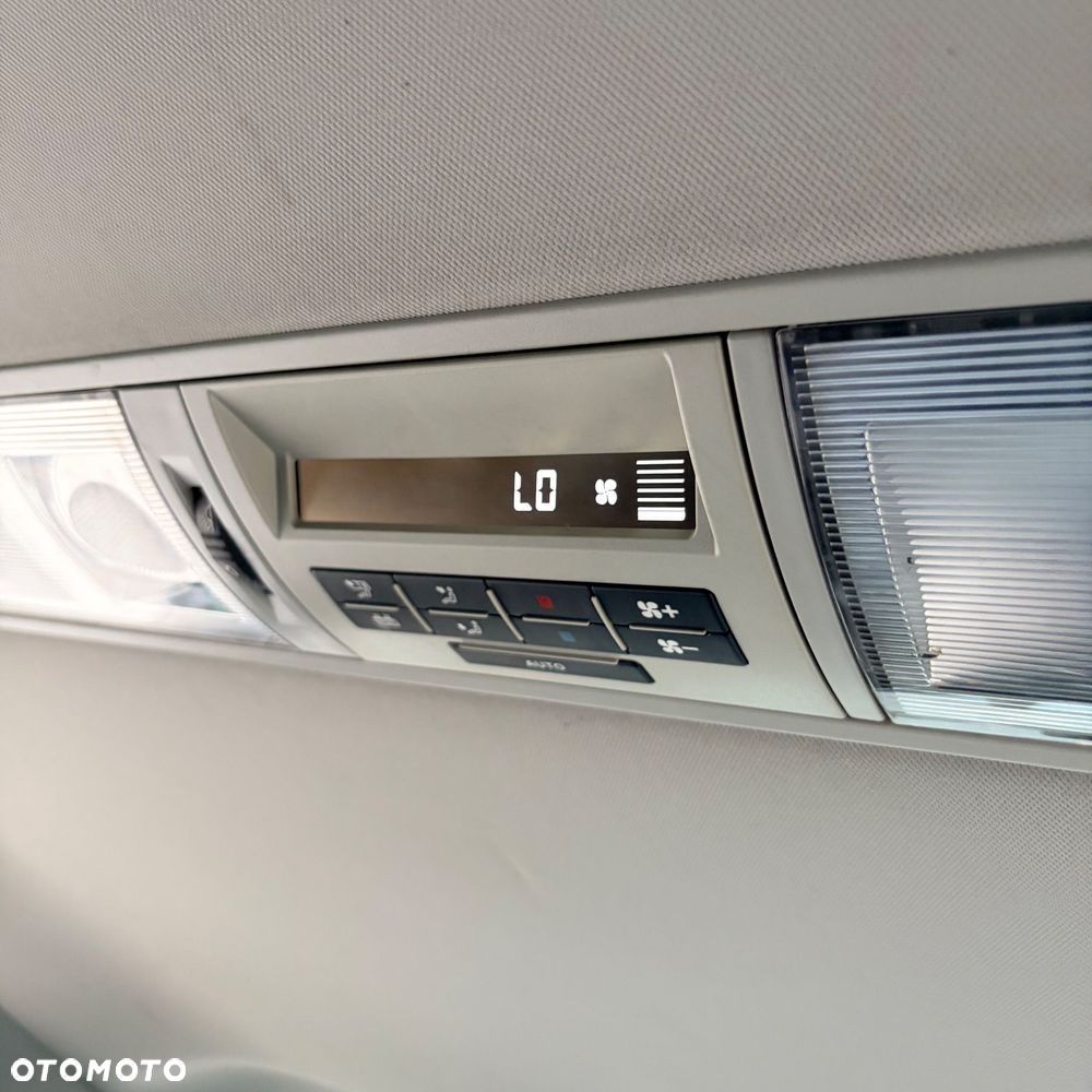 Volkswagen Multivan - 19