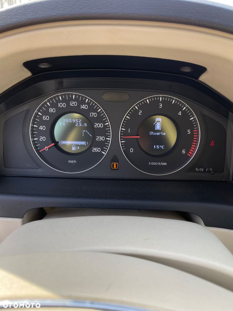 Volvo XC 70 2.4D Momentum - 15