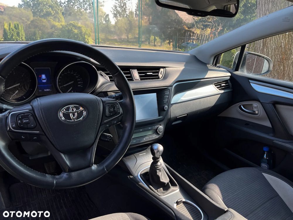 Toyota Avensis - 23