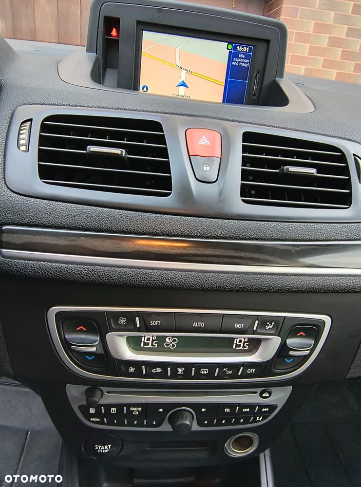 Renault Megane dCi 110 FAP Paris - 11