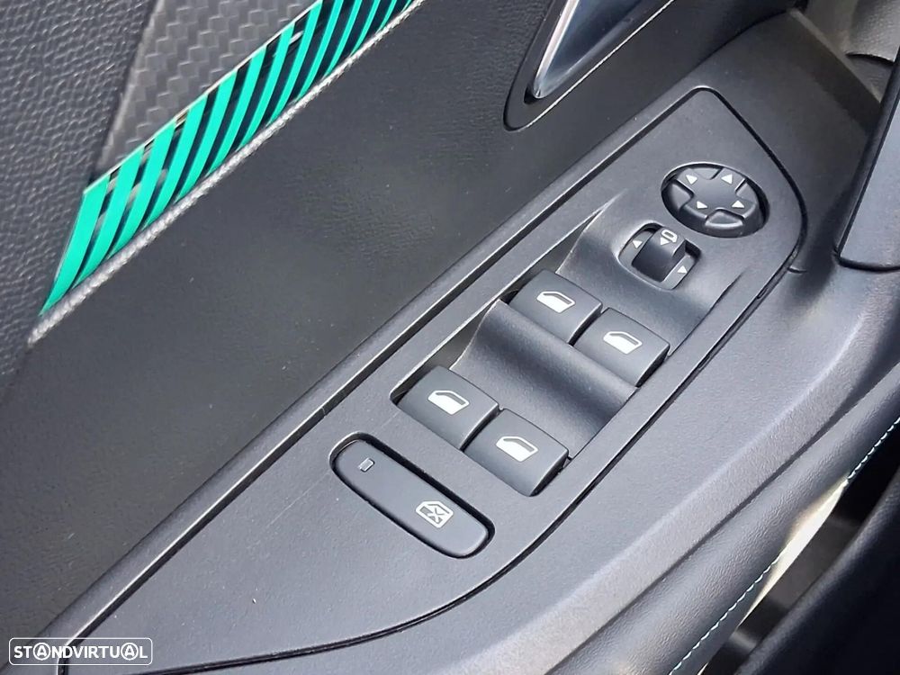 Peugeot 2008 1.2 PureTech Allure EAT8 - 34