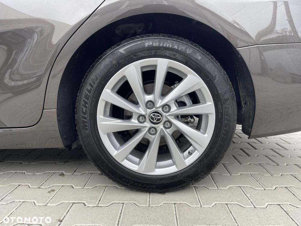 Toyota Camry - 25