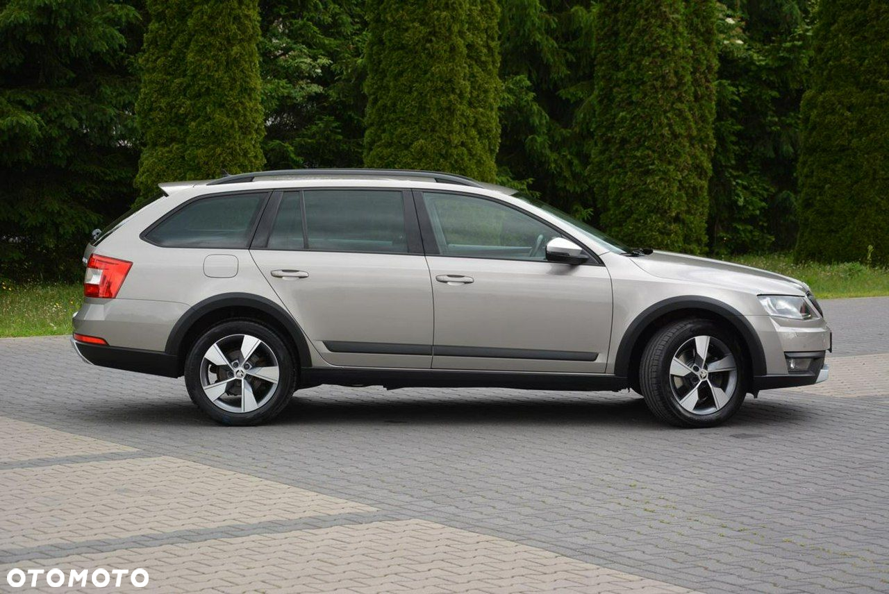 Skoda Octavia Combi 2.0 TDI 4x4 DSG Scout - 12