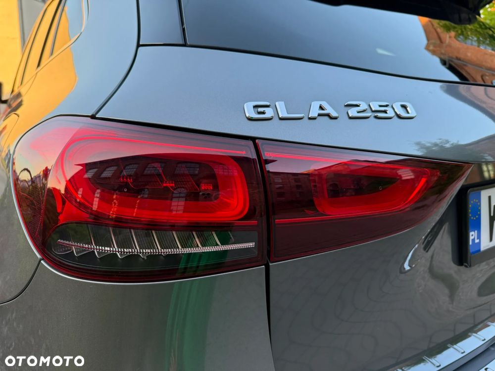 Mercedes-Benz GLA - 16