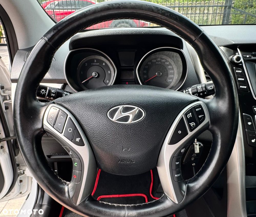 Hyundai i30 1.6 D Classic + - 23