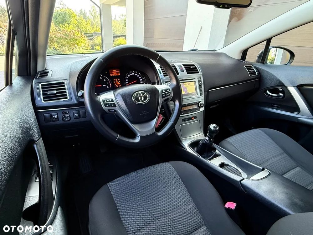 Toyota Avensis 1.8 Sol - 16