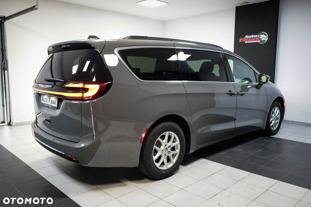 Chrysler Pacifica - 13