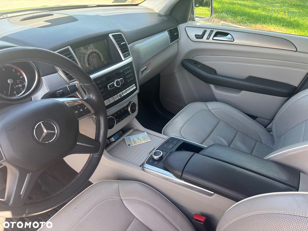 Mercedes-Benz ML - 12