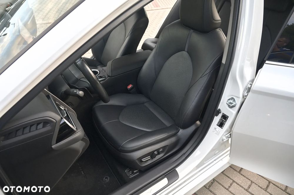 Toyota Camry 2.5 Hybrid Executive CVT - 24