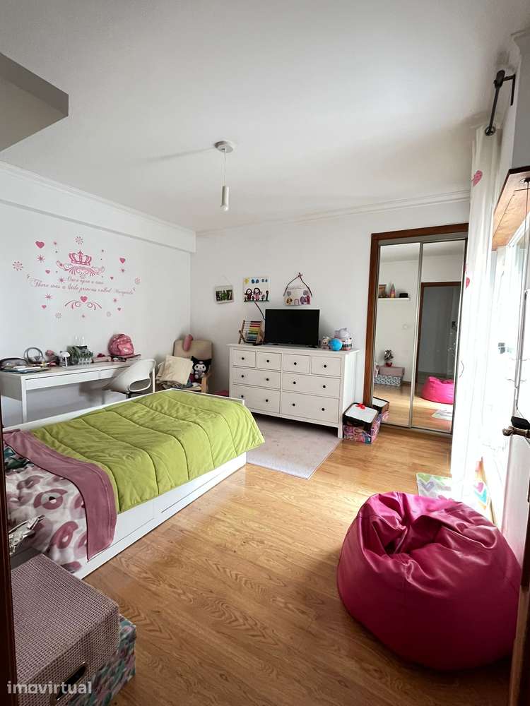 Apartamento T2 com varanda e garagem em Sintra - Grande imagem: 4/9