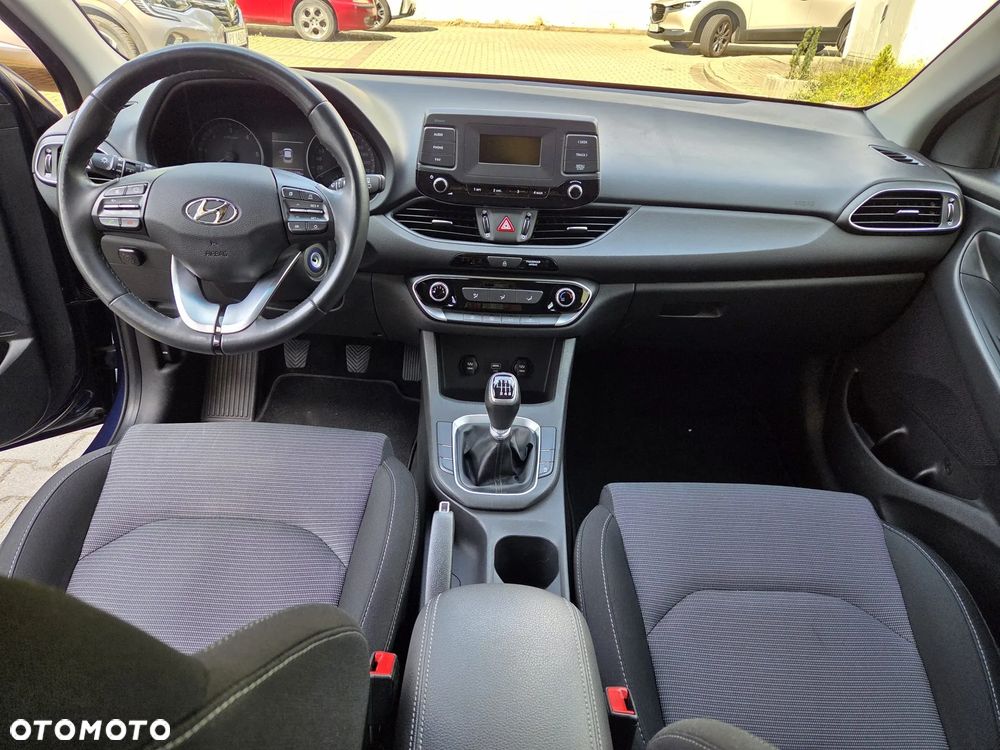 Hyundai i30 1.6 D Classic + - 8