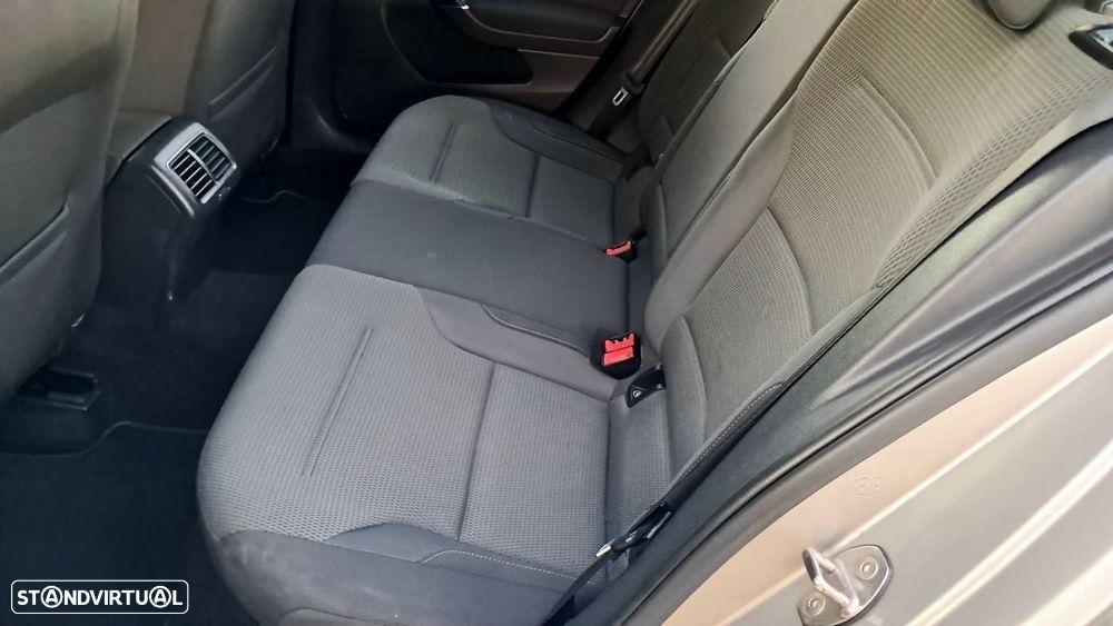 VW Golf Variant 1.6 TDi Confortline - 28