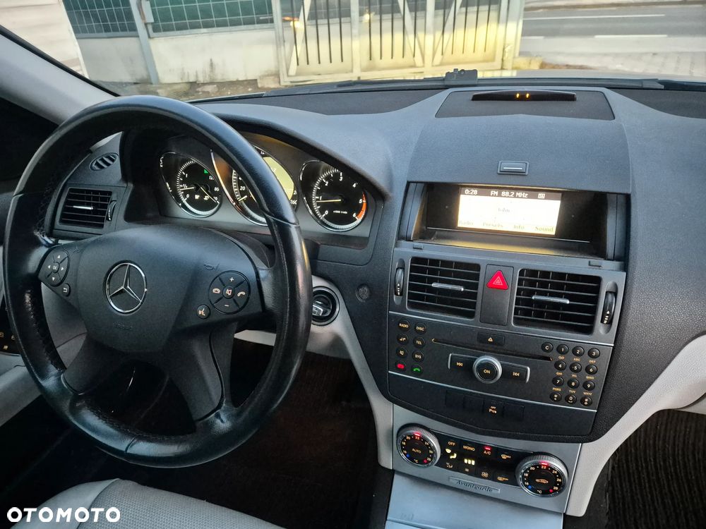 Mercedes-Benz Klasa C 220 CDI DPF BlueEFFICIENCY Avantgarde Edition - 6