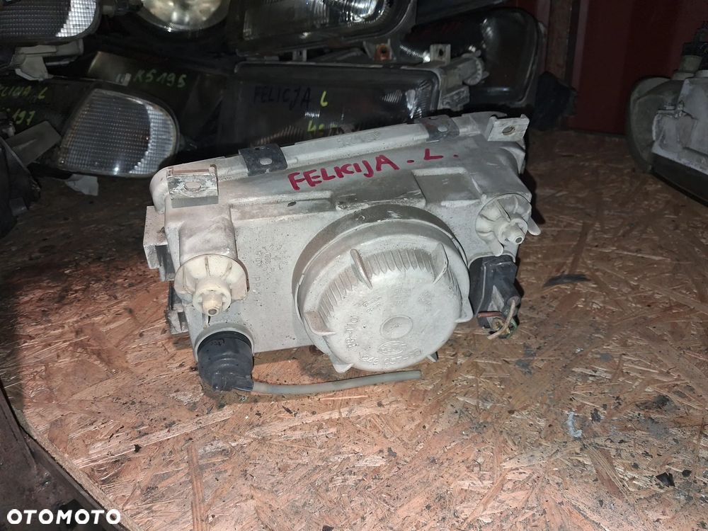 Reflektor LAMPA PRZÓD PRAWY PRAWA  SKODA FELICIA - 2